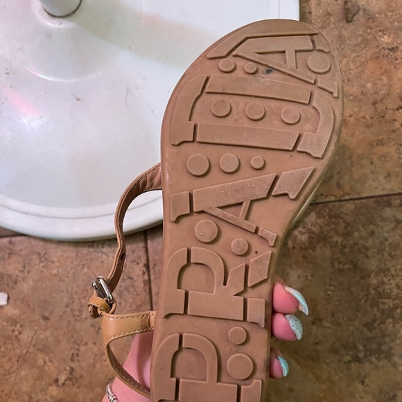 100% Authentic Prada Nude Patent Leather Thong Sandal Size 5 - Picture 10 of 11